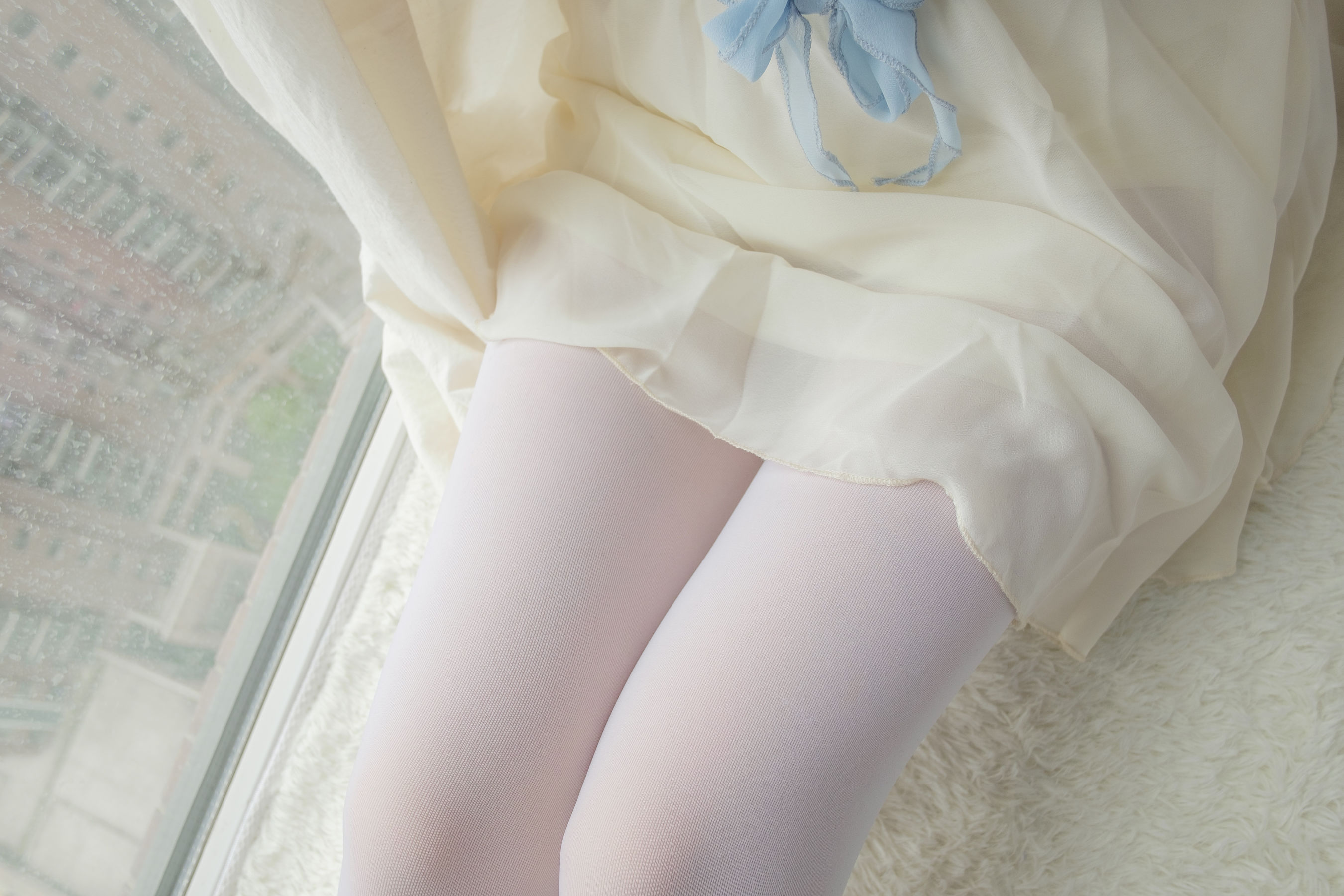 [森萝财团] R15-007 窗台上的薄纱少女